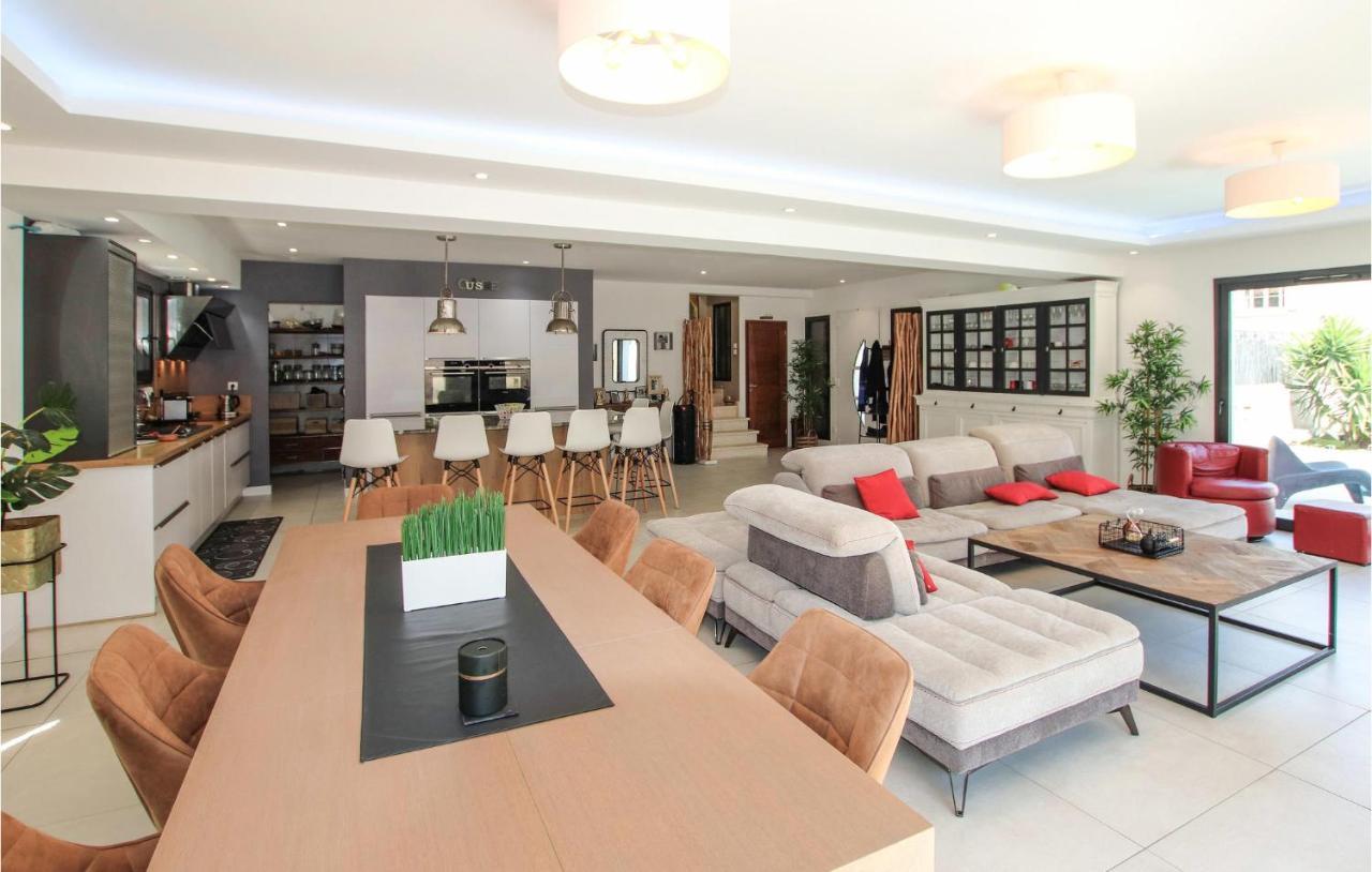 Amazing Home In Avignon With Kitchen Exteriör bild