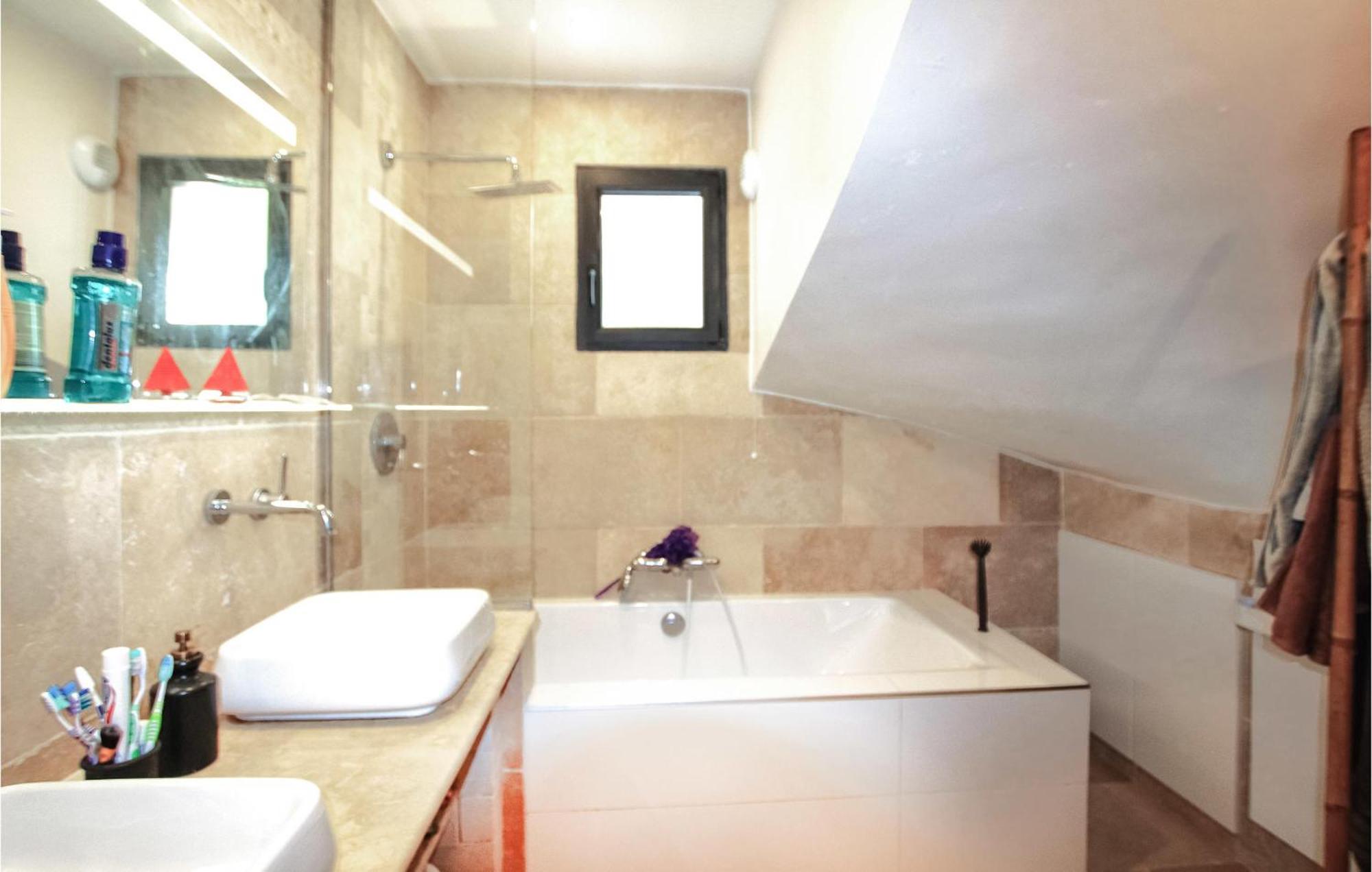 Amazing Home In Avignon With Kitchen Exteriör bild